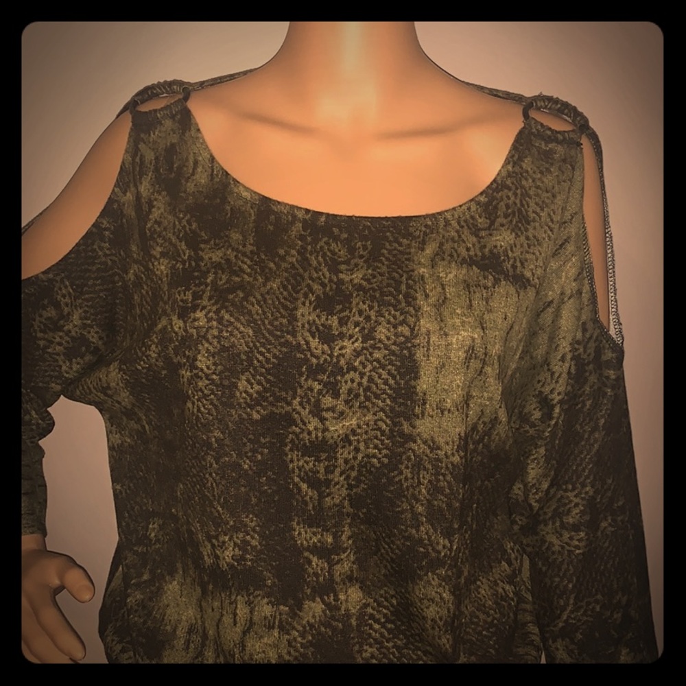 Women’s open shoulder top